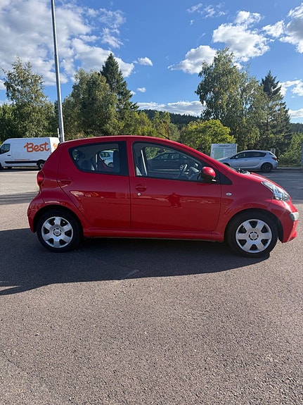 Toyota Aygo 5 of 12