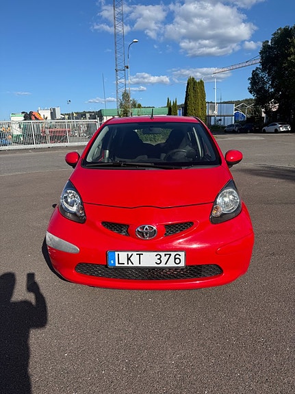 Toyota Aygo 3 of 12