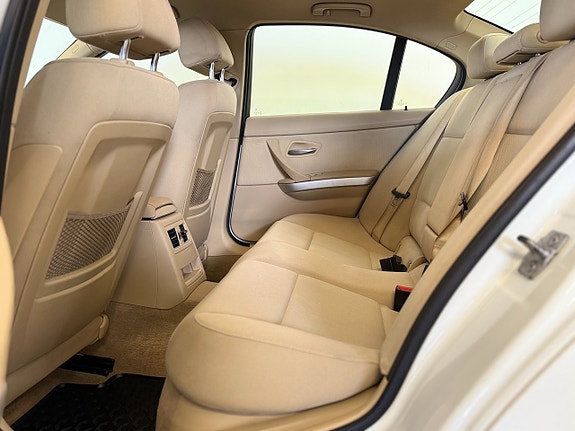 BMW 320i 12 of 13