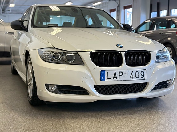 BMW 320i 5 of 13