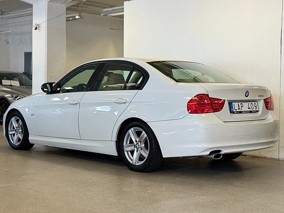 BMW 320i 6 of 13