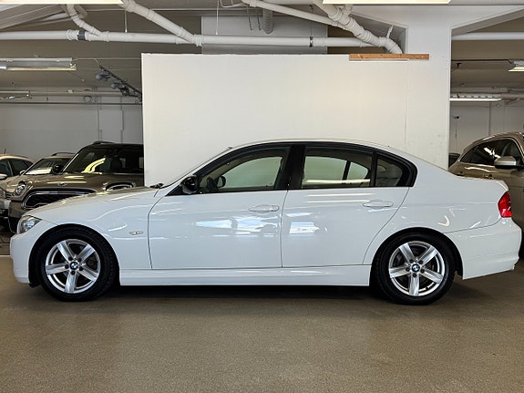 BMW 320i 2 of 13