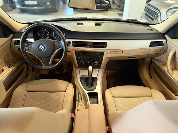 BMW 320i 10 of 13