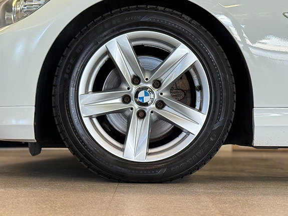 BMW 320i 13 of 13