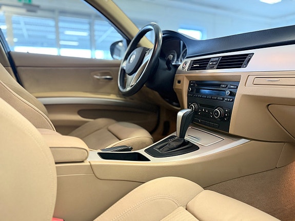 BMW 320i 11 of 13