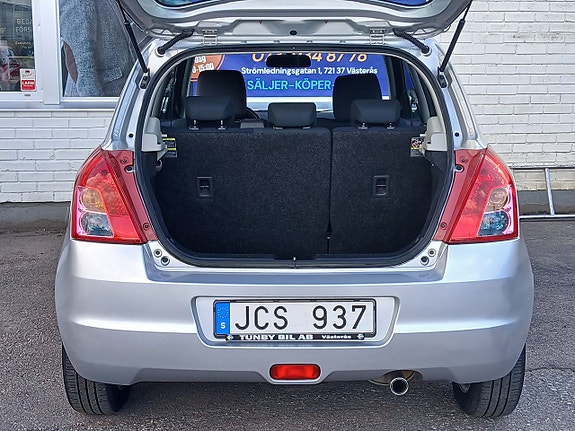 Suzuki Swift 8 of 22