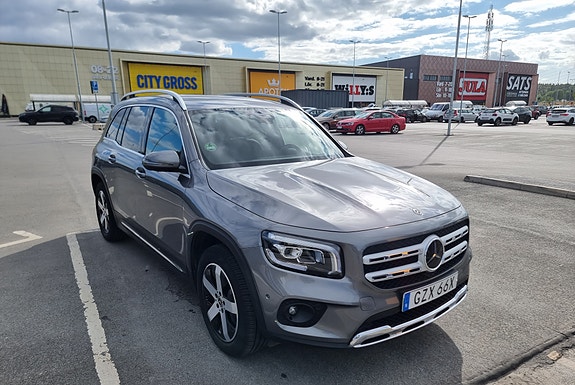 Mercedes-Benz GLB200 d 2 of 17