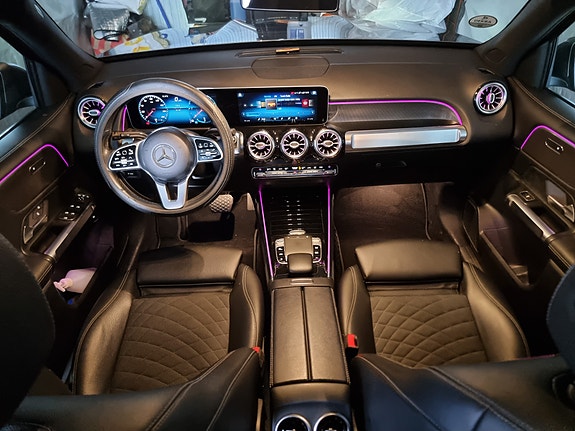 Mercedes-Benz GLB200 d 3 of 17