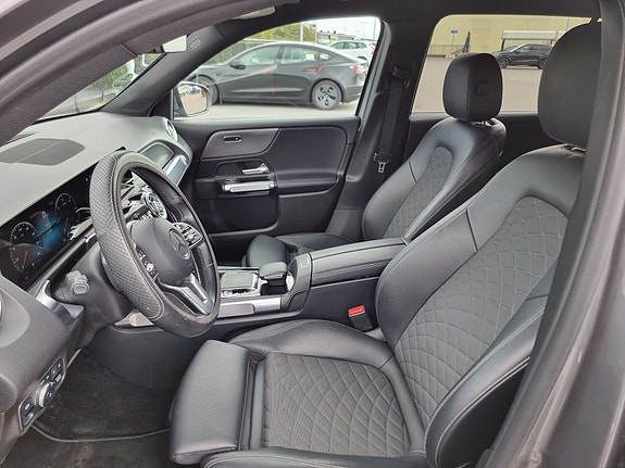Mercedes-Benz GLB200 d 16 of 17