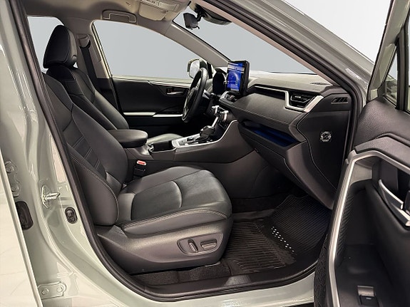 Toyota RAV4 6 of 15