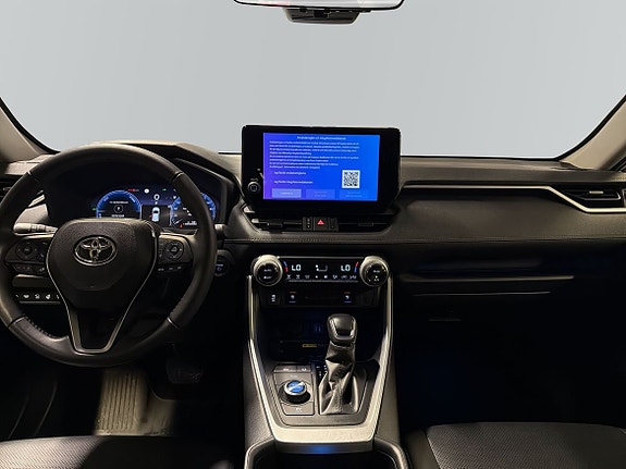 Toyota RAV4 8 of 15