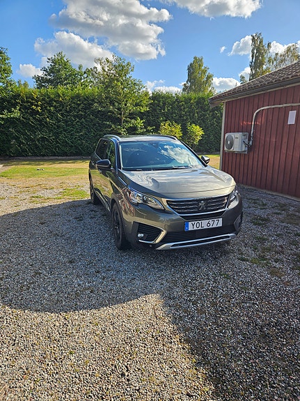 Peugeot 5008 2 of 9