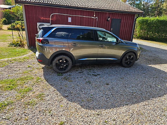 Peugeot 5008 3 of 9