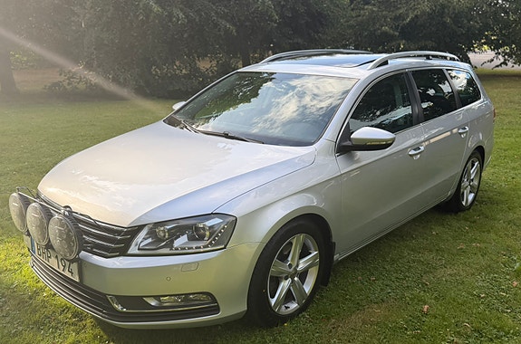 Volkswagen Passat 2 of 20