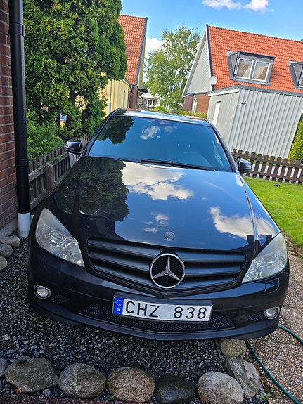 Mercedes-Benz C200 12 of 13