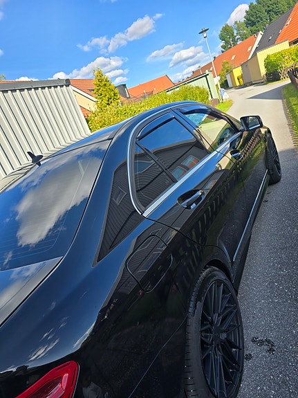 Mercedes-Benz C200 2 of 13