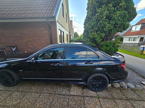 Mercedes-Benz C200 11 of 13