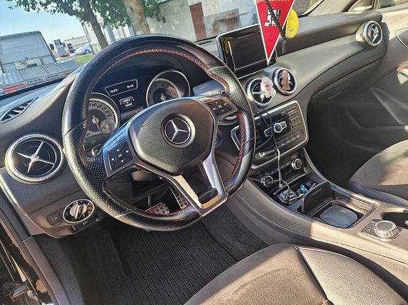 Mercedes-Benz CLA200 6 of 12