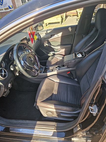 Mercedes-Benz CLA200 5 of 12