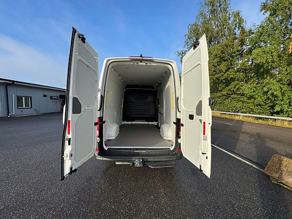 Volkswagen Crafter 12 of 12