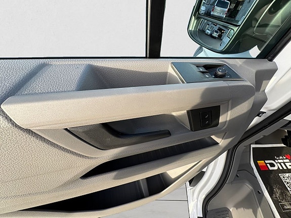 Volkswagen Crafter 8 of 12