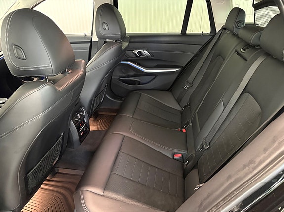 BMW 320 19 of 22