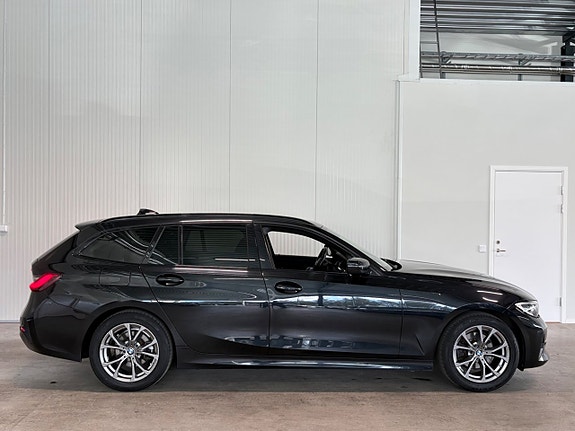 BMW 320 2 of 22