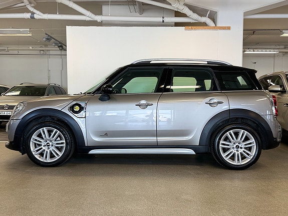 MINI Countryman Cooper SE 2 of 15