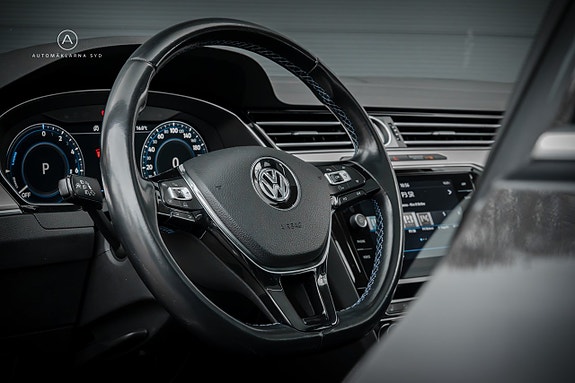 Volkswagen Passat 7 of 25