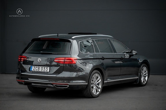 Volkswagen Passat 23 of 25