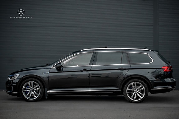 Volkswagen Passat 21 of 25
