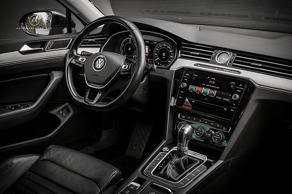Volkswagen Passat 9 of 25