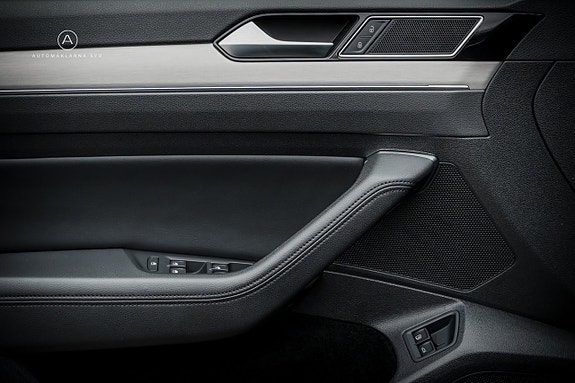Volkswagen Passat 12 of 25