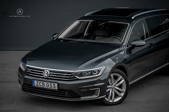 Volkswagen Passat 2 of 25