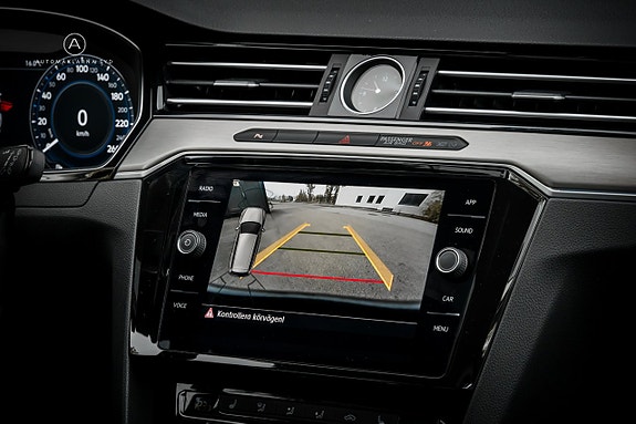 Volkswagen Passat 10 of 25