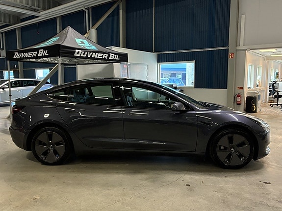Tesla Model 3 3 of 18