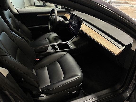 Tesla Model 3 9 of 18