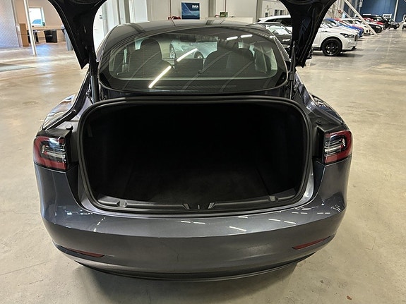 Tesla Model 3 18 of 18