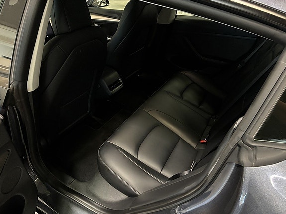 Tesla Model 3 10 of 18