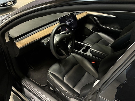 Tesla Model 3 8 of 18