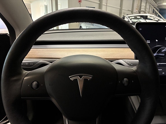 Tesla Model 3 17 of 18