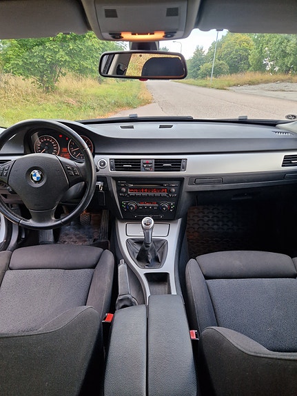 BMW 325Xi 9 of 10