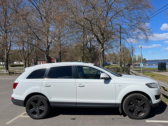 Audi Q7 2 of 13