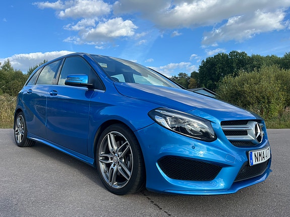 Mercedes-Benz B220 2 of 9