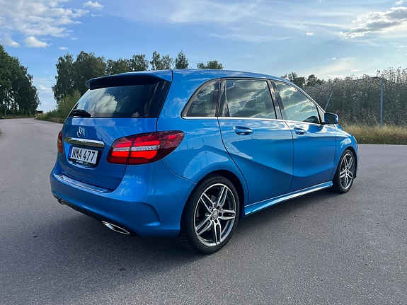 Mercedes-Benz B220 3 of 9