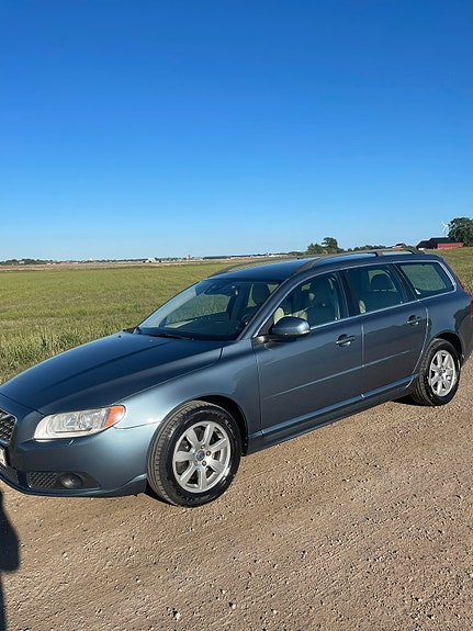 Volvo V70 2 of 11