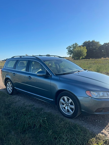 Volvo V70 4 of 11