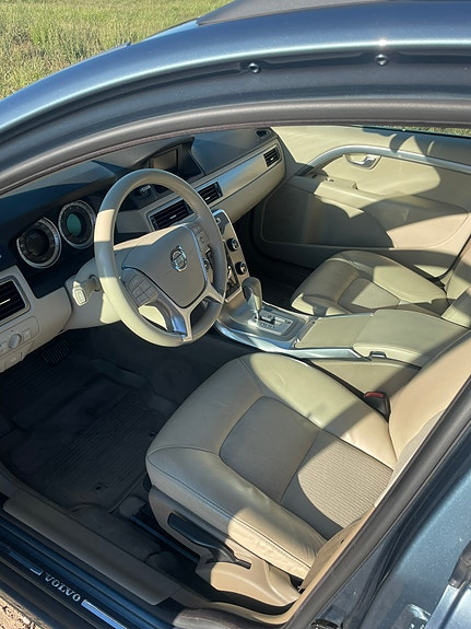 Volvo V70 6 of 11