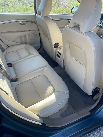 Volvo V70 8 of 11