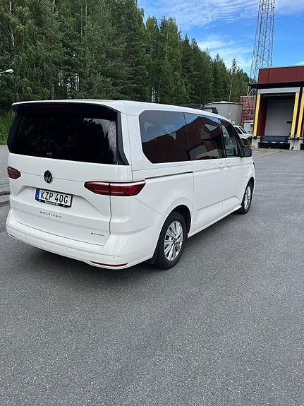 Volkswagen Multivan 4 of 6